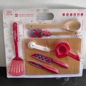 Kitchen gadgets set 19 pieces NEW